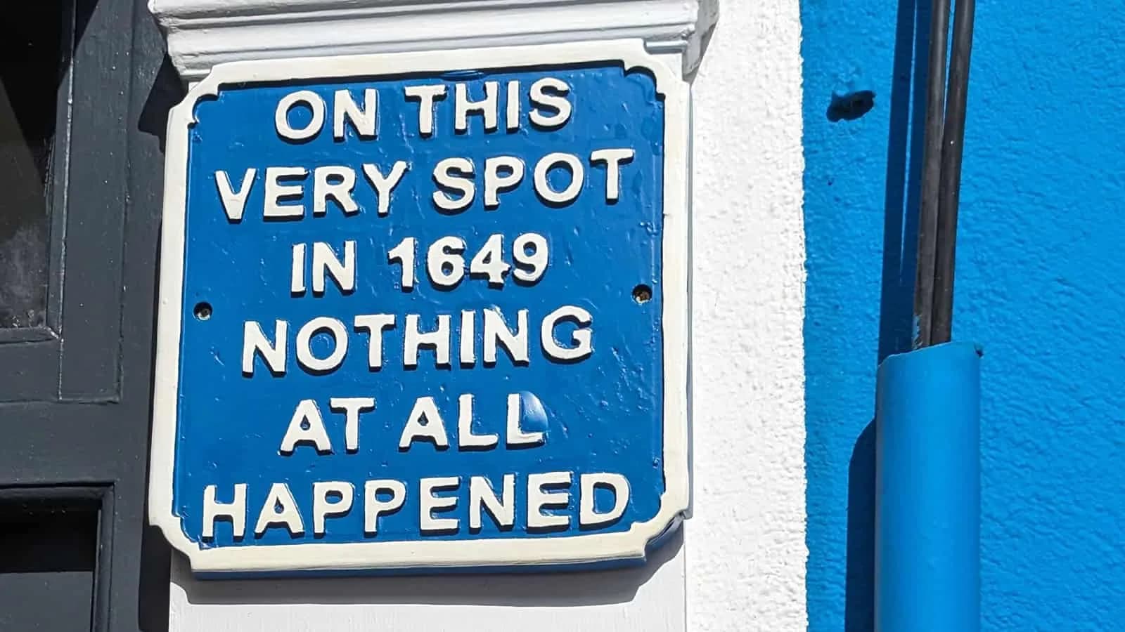 exaggeration sign