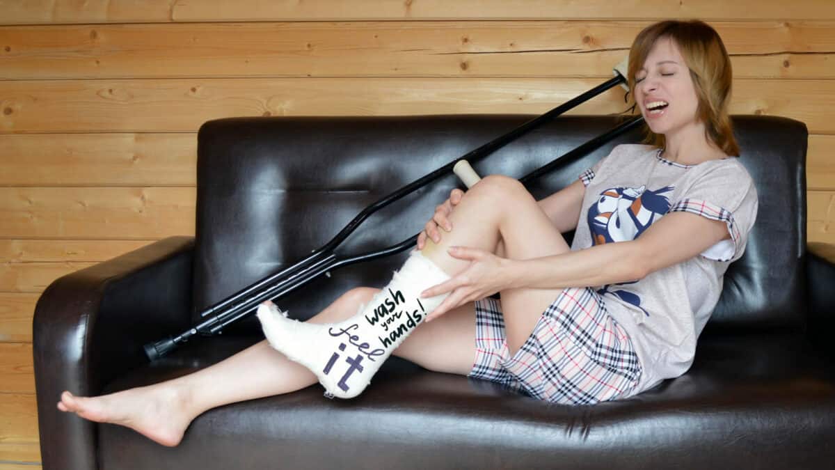 The Easiest Time To Add Insult To Injury Is When You’re Signing Someone’s Cast